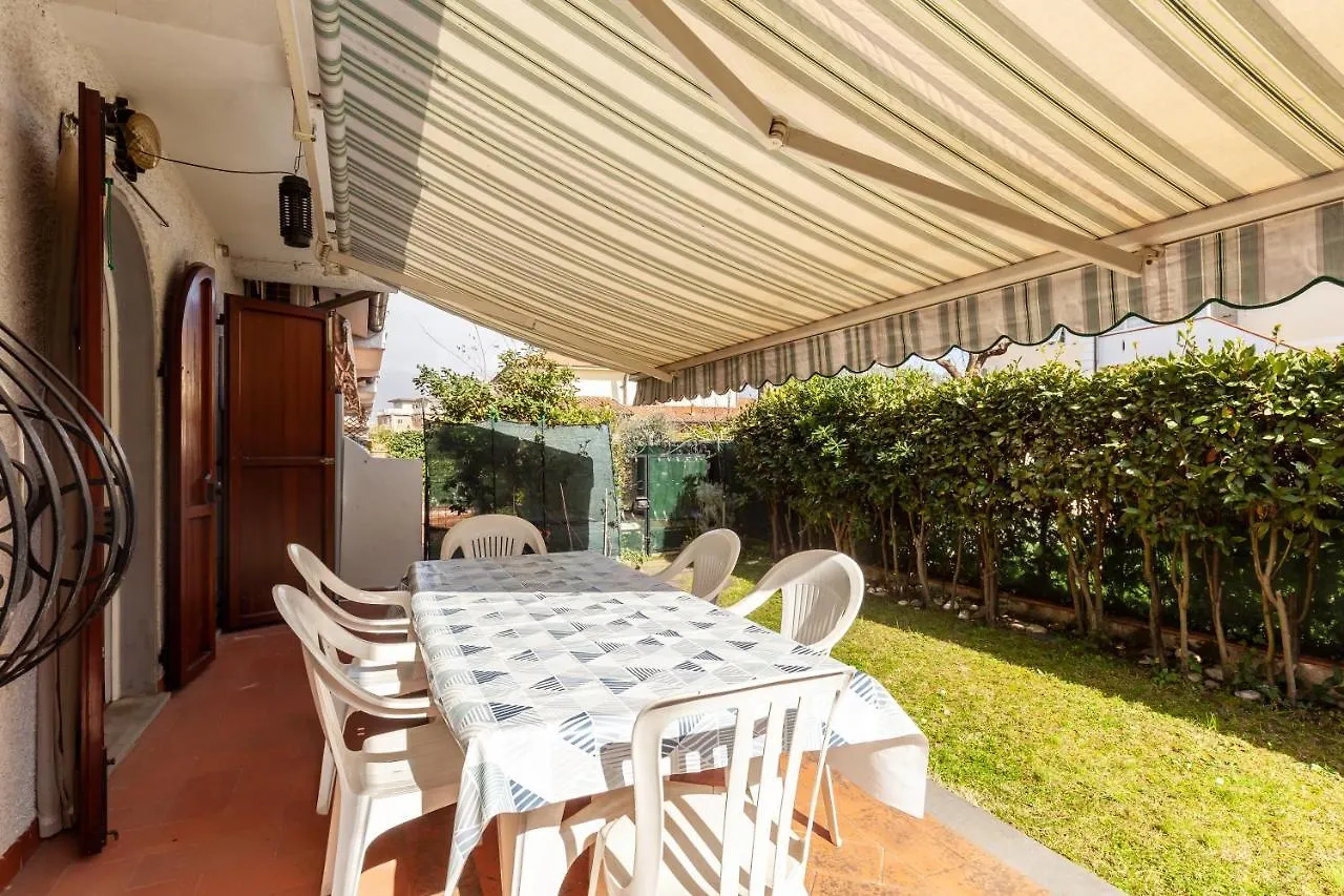 Casa Valdosti Villa Marina di Massa 0*,