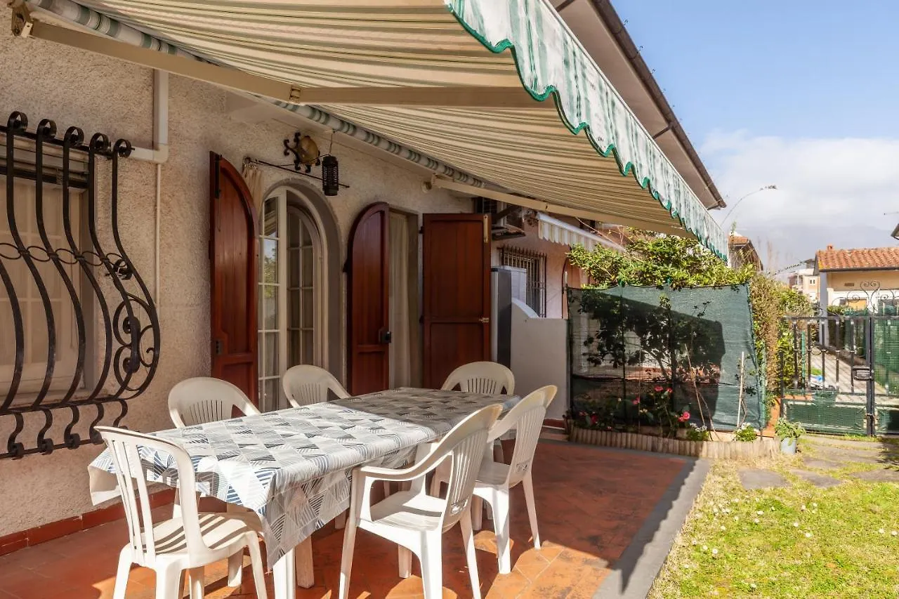 Casa Valdosti Villa Marina di Massa
