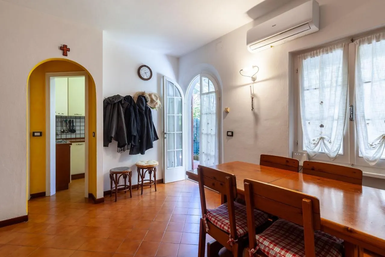Casa Valdosti Villa Marina di Massa