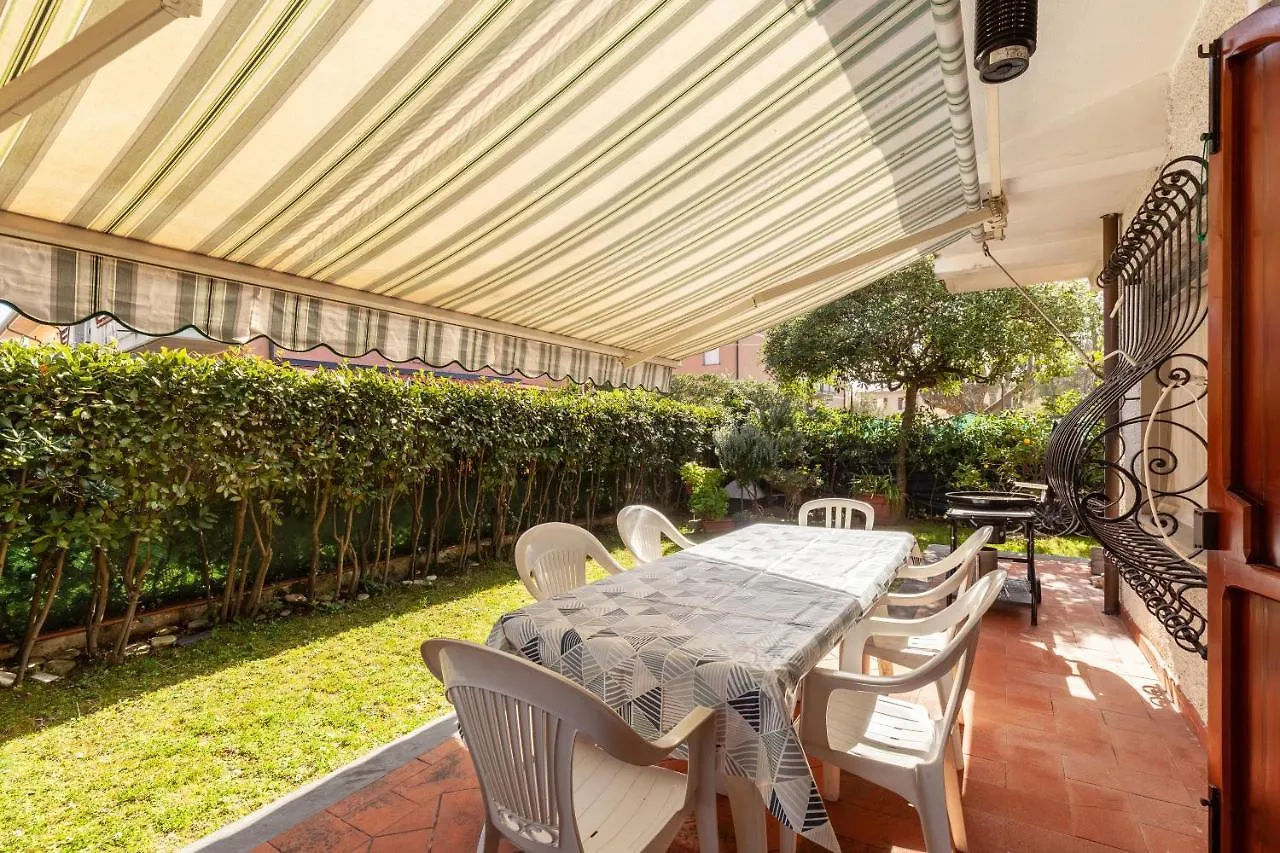 Casa Valdosti Villa Marina di Massa Italy